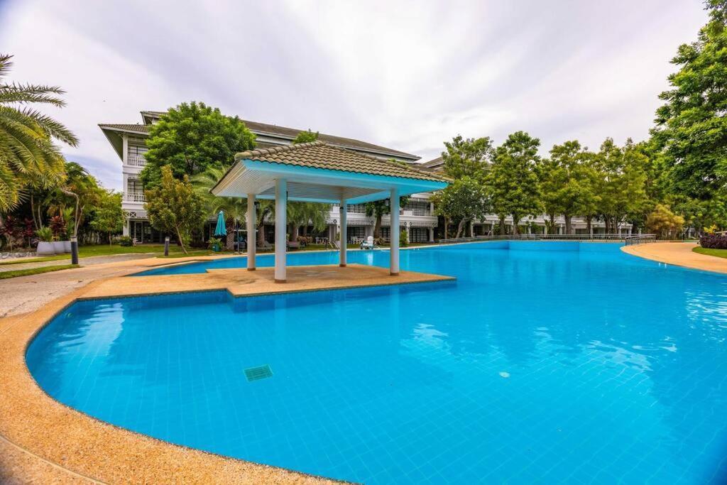 4 Bedroom Townhouse In Great Location! Huahin Kültér fotó