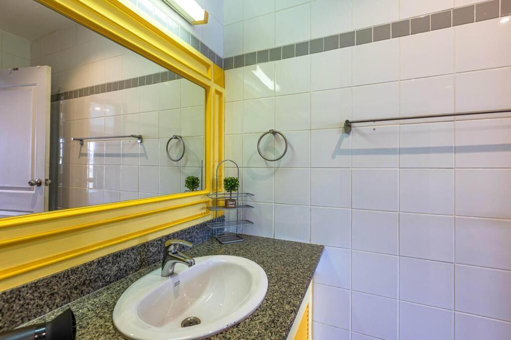 4 Bedroom Townhouse In Great Location! Huahin Kültér fotó